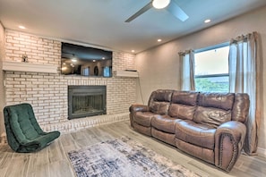 Living Room | Single-Story Interior