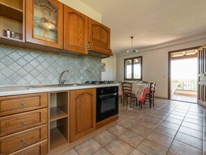 Countertop, Cabinetry, Furniture, Property, Window, Kitchen, Wood, Building, Interior Design, Wood Stain