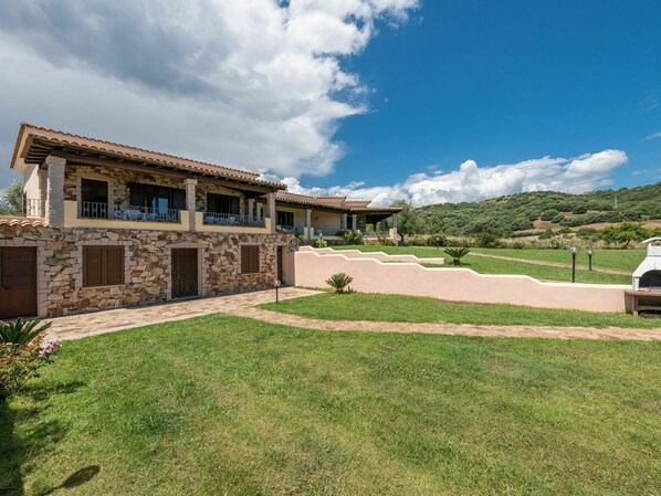 Cloud, Sky, Plant, Property, Building, Land Lot, Tree, Grass, Residential Area, Landscape