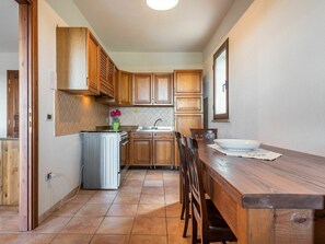 Cabinetry, Furniture, Countertop, Property, Kitchen, Wood, Interior Design, Architecture, Flooring