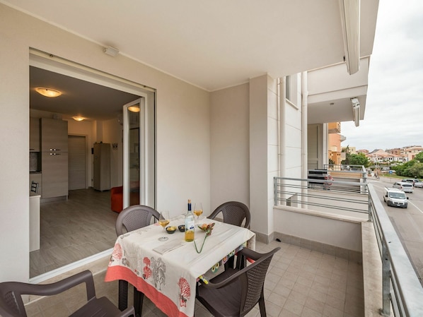 Building, Furniture, Property, Table, Chair, Interior Design, Architecture, Floor, Flooring, Kitchen & Dining Room Table