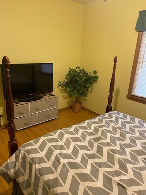 2nd Bedroom - with LCD TV