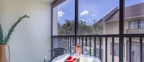 Spend your pre-dinner time on your private screened lanai with a glass of wine.