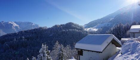 Eine traumhafte Lage inmitten der Berge im Winter...