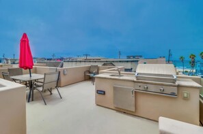 733 rooftop deck