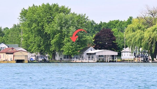 Lakehouse Fairhaven offers (2) covered boat wells w lifts 