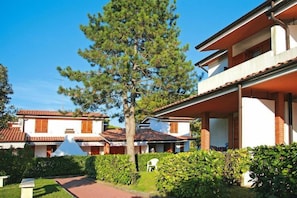 Stugans exteriör [sommar]