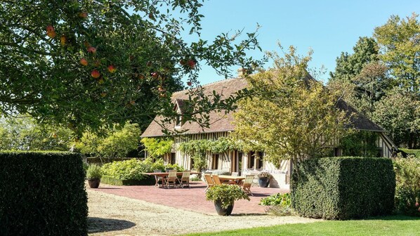 This beautiful property, located in a magnificent farmstead, is fully equipped and ready to receive you #beautiful #farmstead #france #fr #normandy