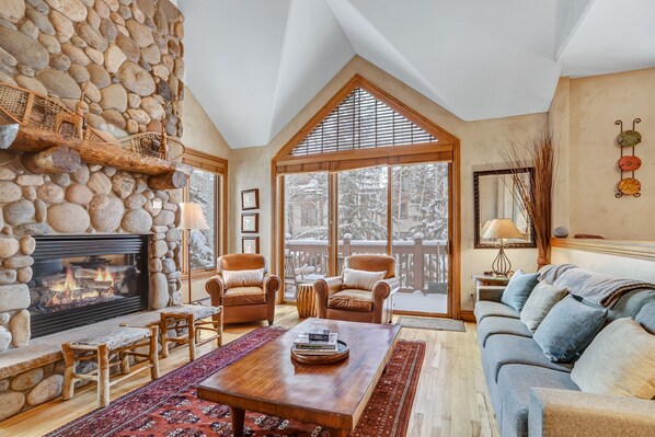 Living Room, Room, Indoors, Furniture, Couch