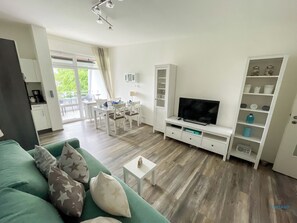 Cuxland-Fewo-Service-Haus Essen-Wohnung 10-Wohn/Schlfraum