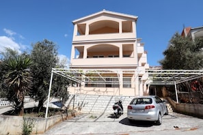 Façade