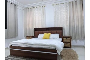 King bed in bedroom 1