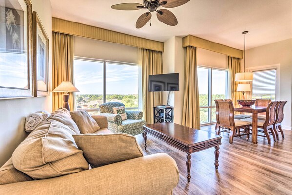 Miramar Beach Vacation Rental | 1BR | 1.5BA | 800 Sq Ft | Elevator Access