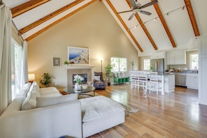 Living Room | Main Level | Smart TV