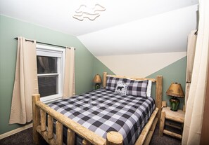 Bedroom 1-Queen