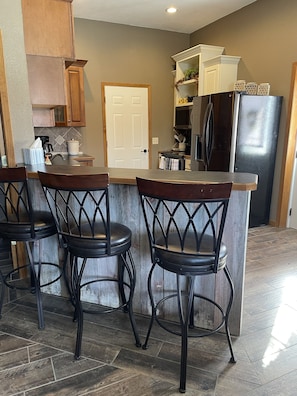 Kitchen Breakfast counter with 3 stools