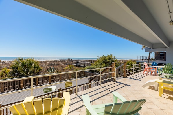 Welcome to The Sanctuary! Full Length Oceanfront Porch