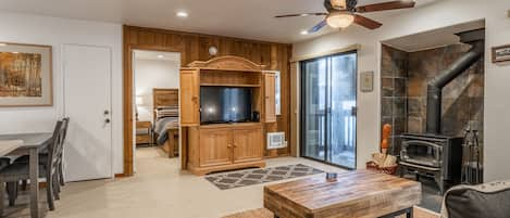 Living Room, Flat Screen TV, Wood Burning Stove (Wood Provided)