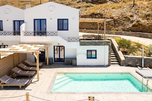 The heart of our villa: this stunning pool.