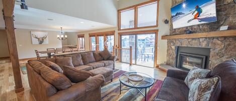 Open floor plan with vaulted ceilings