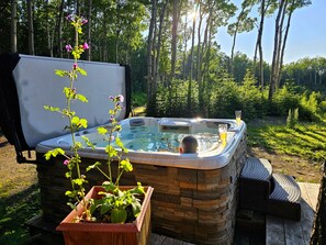 Outdoor spa tub