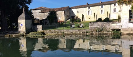 Le logis vu de la Cascade