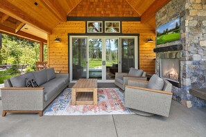 Sanctuary Villa: - Fantastic covered outdoor living space with a gas fireplace and large TV!