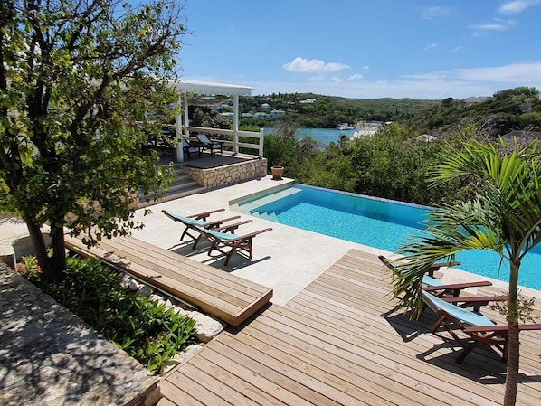 Join us, make the east end of Antigua your little refuge in nature...