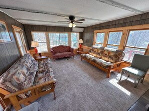 Cabin 10's living room