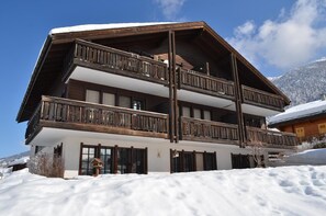 Wohnung Ansicht Winter (EG: Linkerseite und Mitte) 