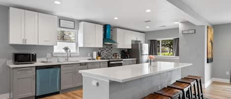 Long kitchen Island with 5 Stools