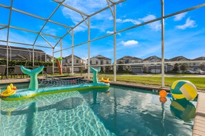 Pool & spa! Lanai with loungers, dining for 6 & couch!