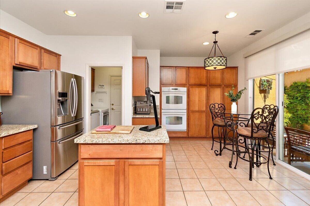 Across from Empire Polo, ⛳️Gated Community   pets, Pool,   tennis, EV charger