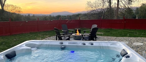 Enjoy the amazing sunset views in our luxury 7 seater spa.