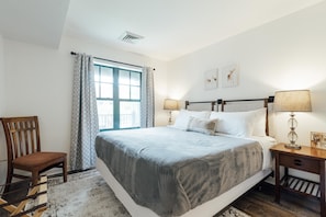 Beautiful MBR with a king bed and mountain side views