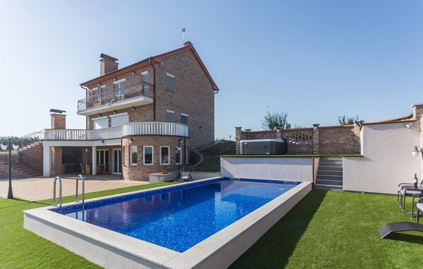 pool