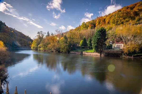 Cottage by the beautiful River Wye