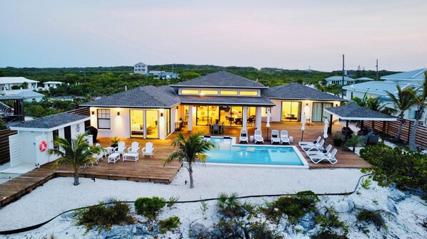 Directly on world famous Tropic of Cancer Beach with heated infinity pool