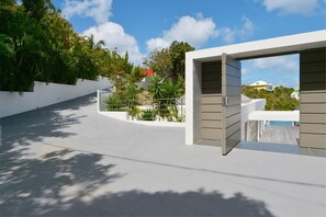 Outdoors: Tropical and lush garden, and spectacular ocean views.