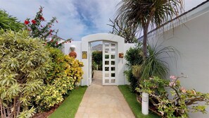 Outdoors: Beautiful garden, spectacular ocean views.