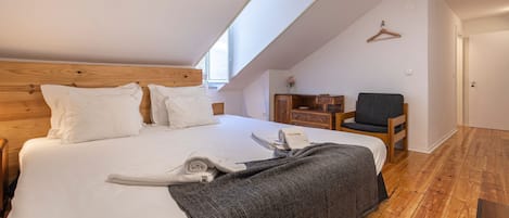 Beautifully decorated main area with a double bed, comfortable mattress and soft linen. #comfort #stylish
