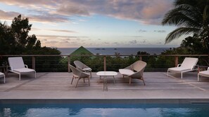 By Night: Modern and chic outdoor lightings, charming atmosphere.