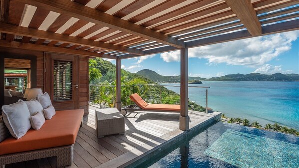 Pool & Terrace