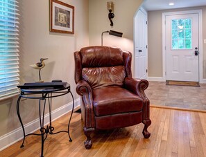 Comfy Leather Recliner/Living room