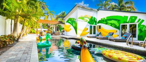 Welcome to Banana Bungalow. THE tropical oasis of South Florida!