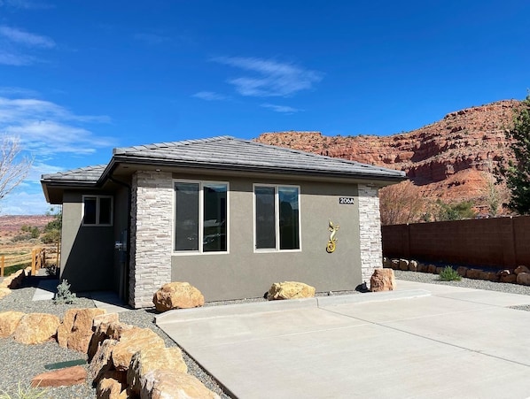 Ready to explore southern Utah? Make Mighty 5 Casita in Kanab your home base! It's central not only to national parks, but also to the Coral Pink Sand Dunes, The Wave, Grand Staircase-Escalante, and more.