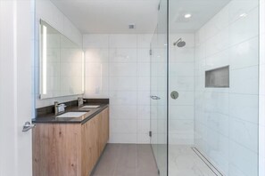 Miami 2 Bedroom Bathroom