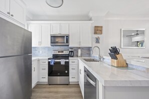 Full kitchen