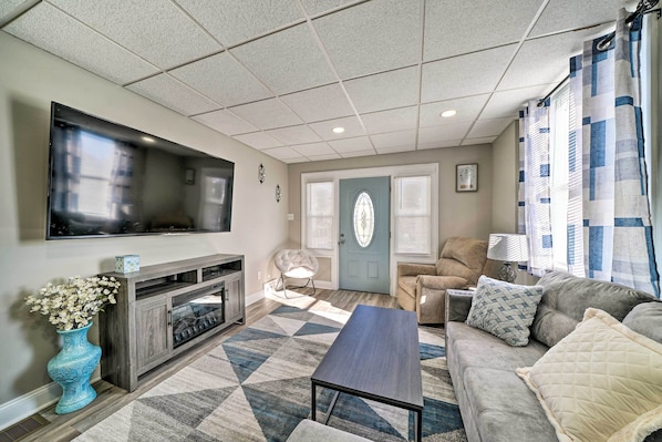 Pittsburgh Vacation Rental | 2BR | 1BA | 1,000 Sq Ft | Step-Free Access
