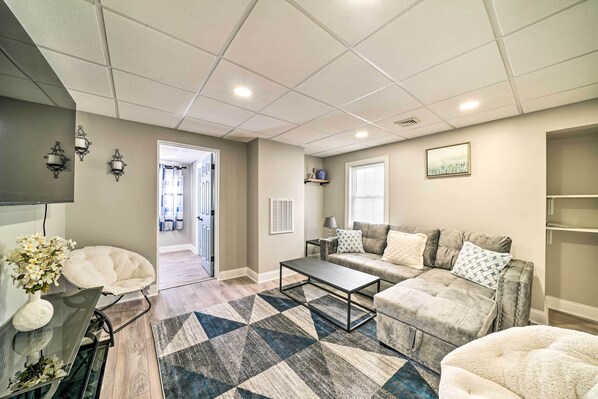 Pittsburgh Vacation Rental | 3BR | 2.5BA | 1,600 Sq Ft | Access By Stairs